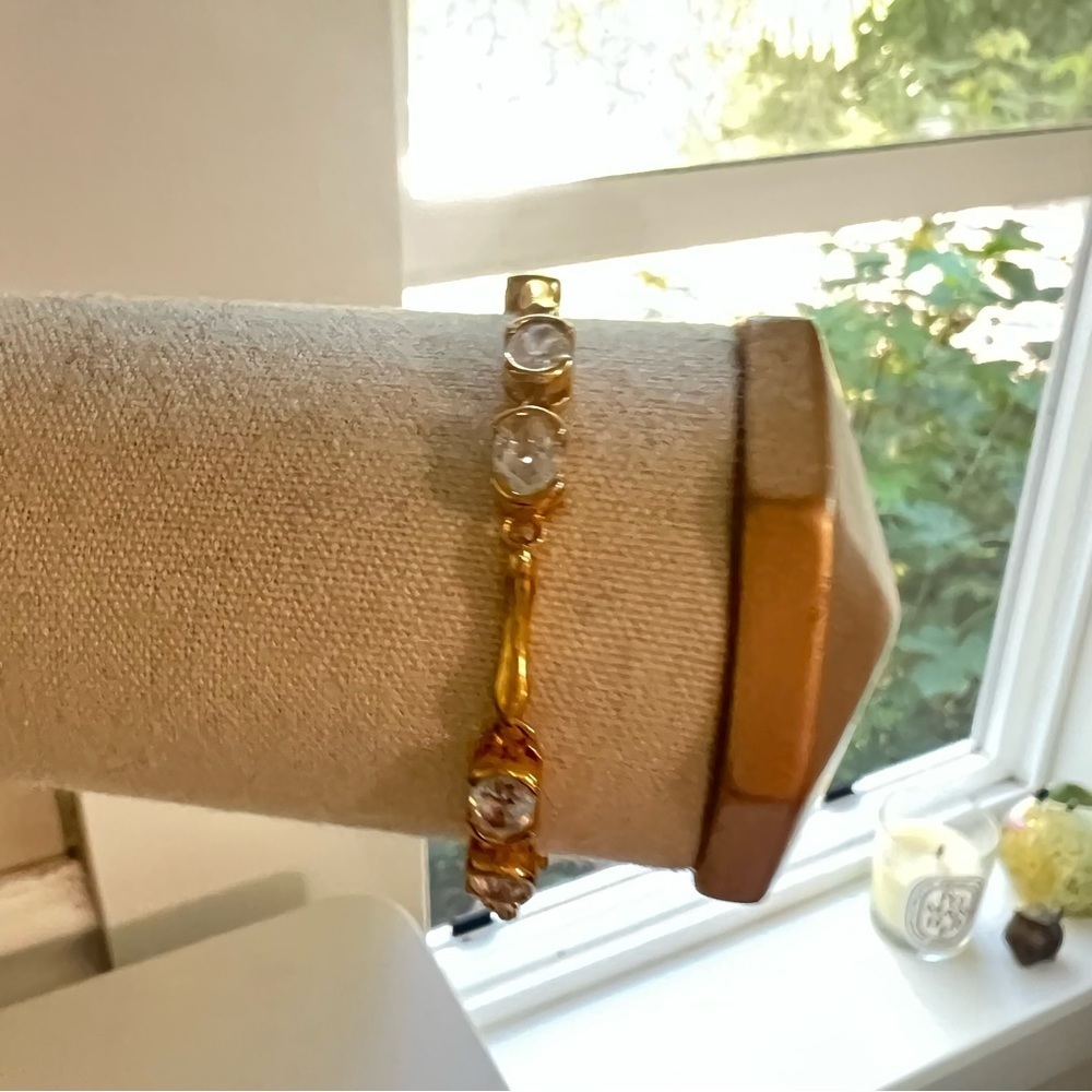 LIA Sophia Gold Tone Bracelet 10 Cubic Zirconia Stones Very Sparkly!‎